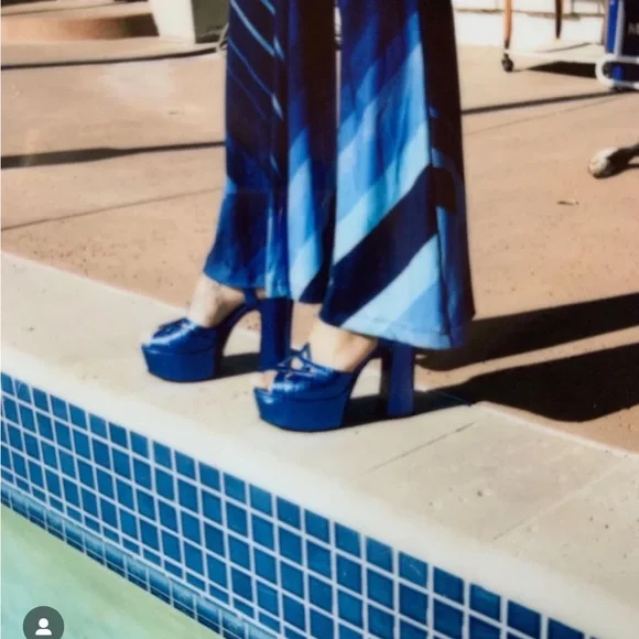 Novella Royale Janis Bells - Picture 3 of 5